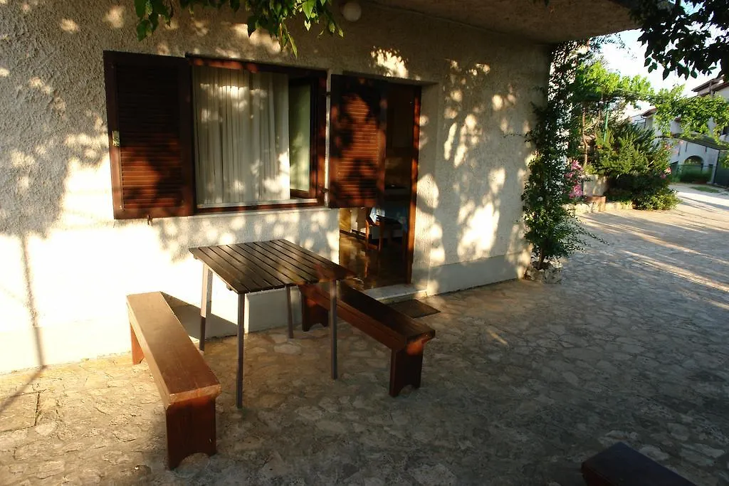 Apartments Benito Pjescana Uvala Croatia