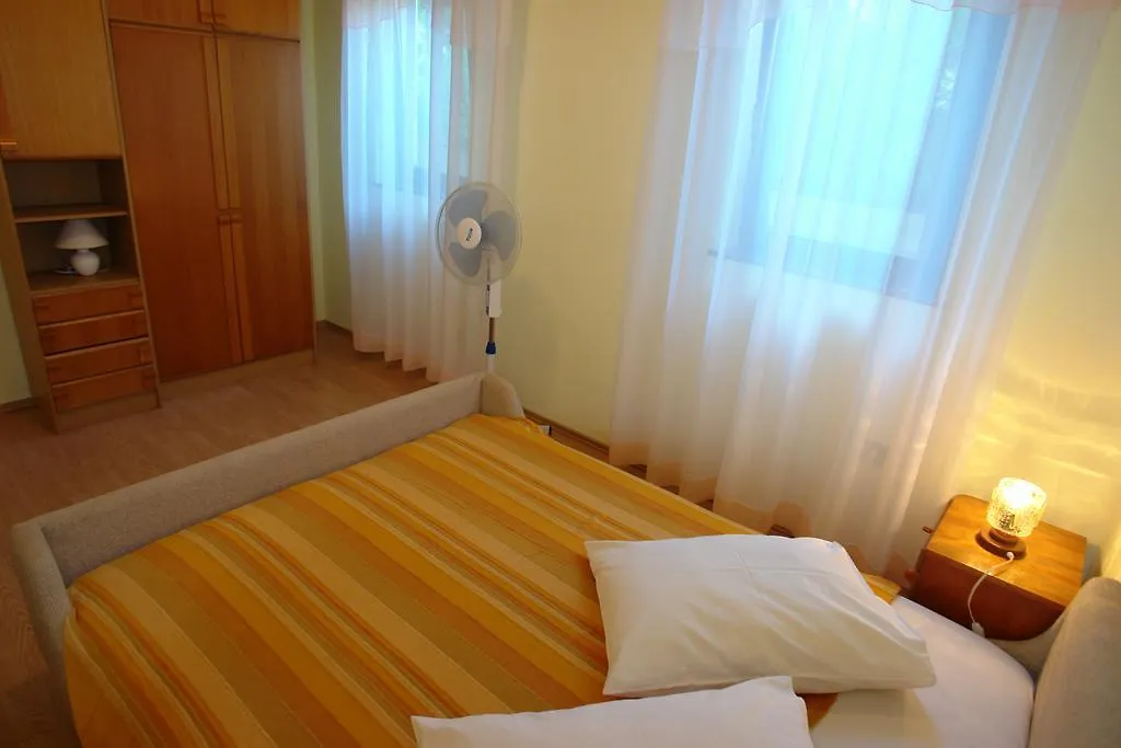 Apartments Benito Pjescana Uvala Croatia