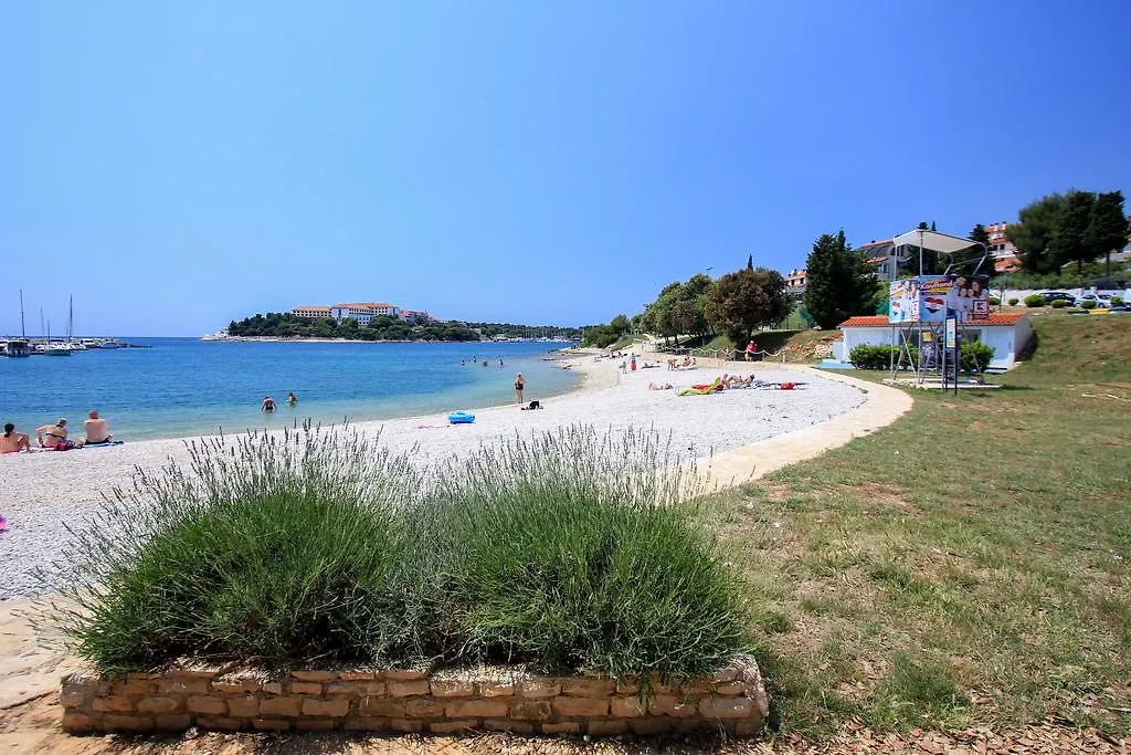 Apartments Benito Pjescana Uvala 0*,  Croatia
